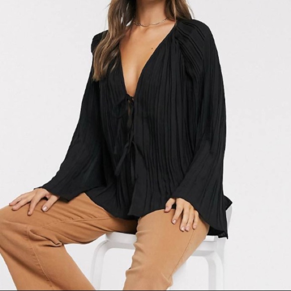 Pleated kimono with tie front